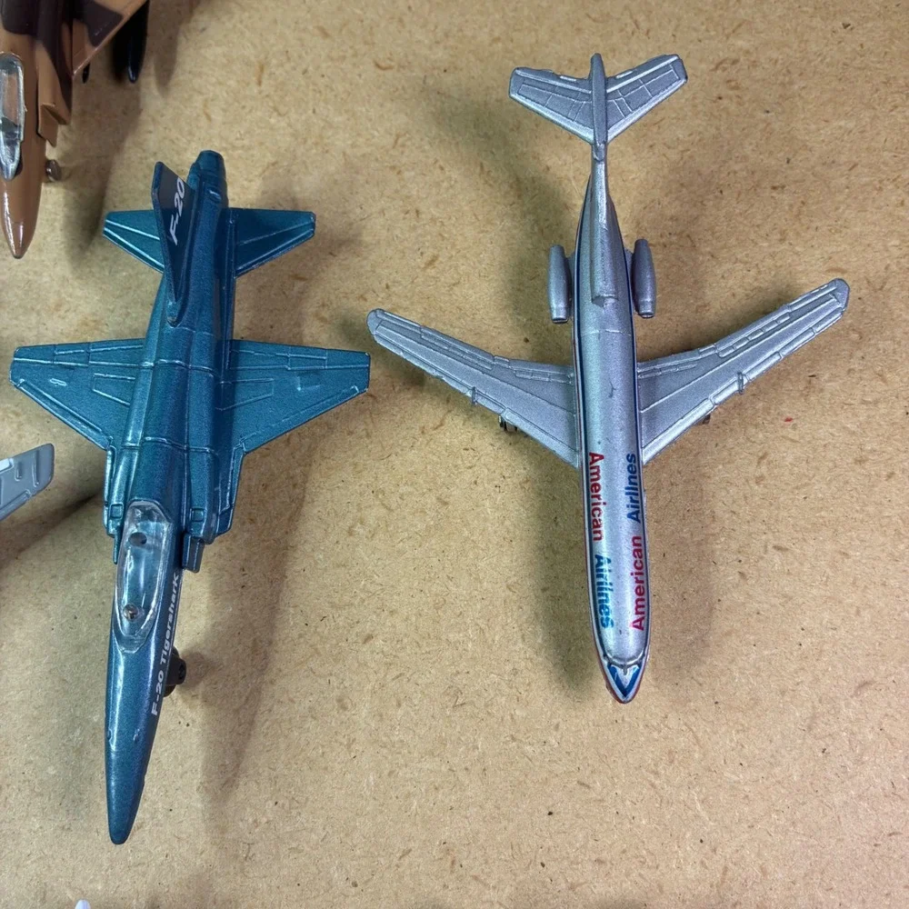 Die Cast Military & Commercial 11 Airplanes Lot Maisto Matchbox Tailwinds Jets